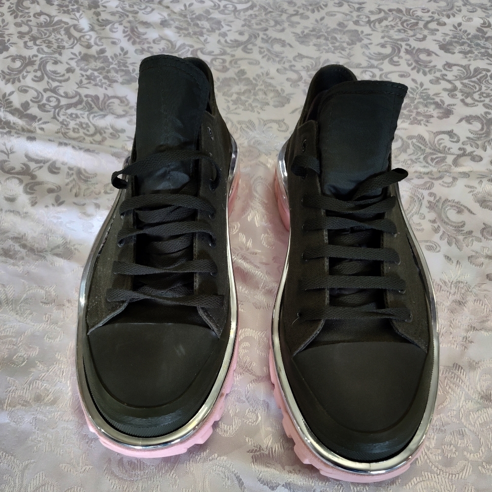 Shoes - Picture 4 of 5